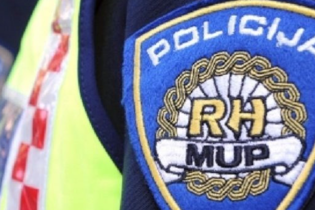 BIZARNO Zvao hitnu pomoć u Žaboriću pa ih vrijeđao i gađao staklenim stolićem