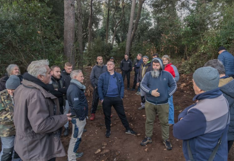 Drama u Puli - brodogradilište krenulo "čistiti" lučicu Vergarola, ribari stali u obranu svojih barki!