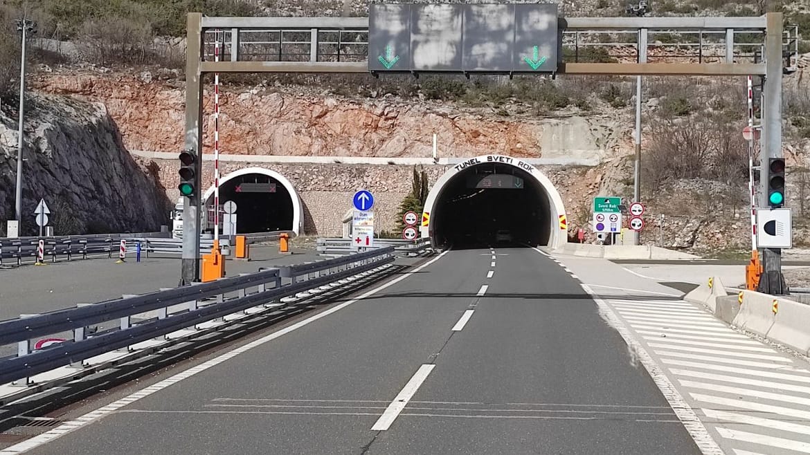 Kod Svetog Roka poginuli Hrvat i Crnogorac: "Udarili u stijenu i ispali iz automobila - nisu bili vezani!"