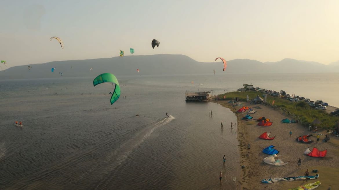 Mjesto gdje se Neretva ulijeva u more slučajno postalo raj za kitesurfere