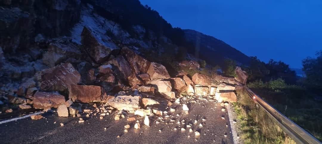 Odron na Dugom otoku, prekinut promet važnom otočkom prometnicom