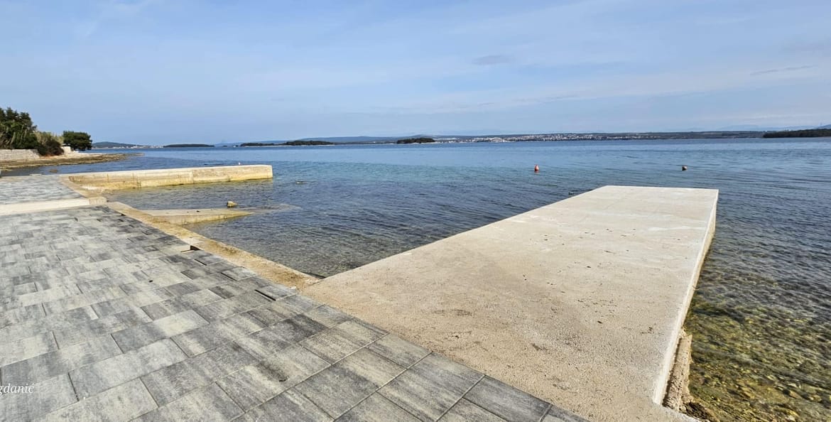 Uručeno sto tisuća eura za sanaciju plaže Vruljice u Tkonu na otoku Pašmanu