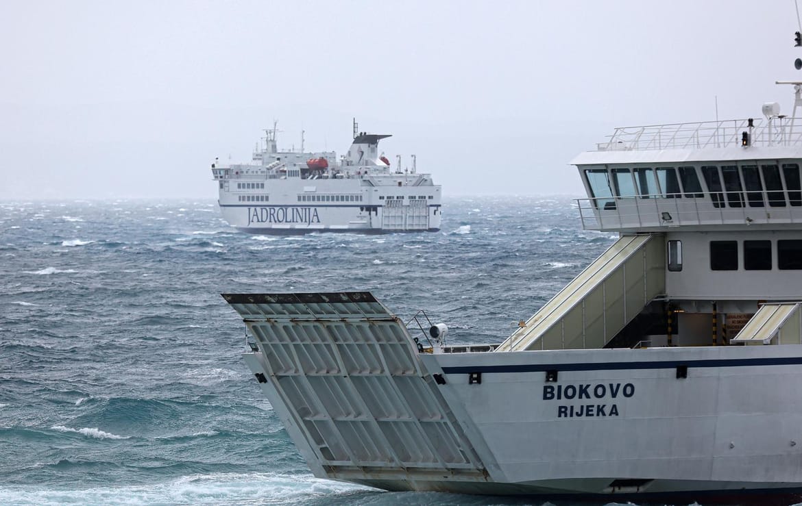 Olujno jugo paraliziralo promet prema otocima