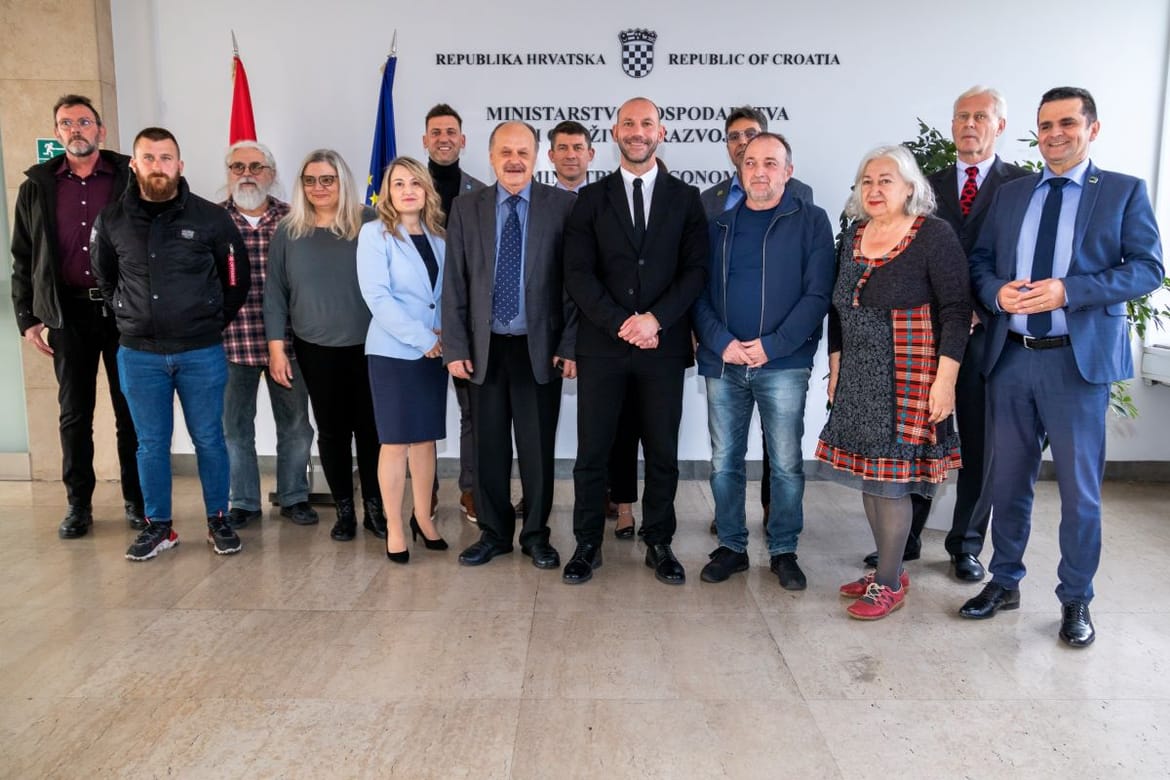 Tri tjedna prije izbora ministar Habijan sa sindikalistima  nacionalnih parkova i parkova prirode potpisao veće plaće