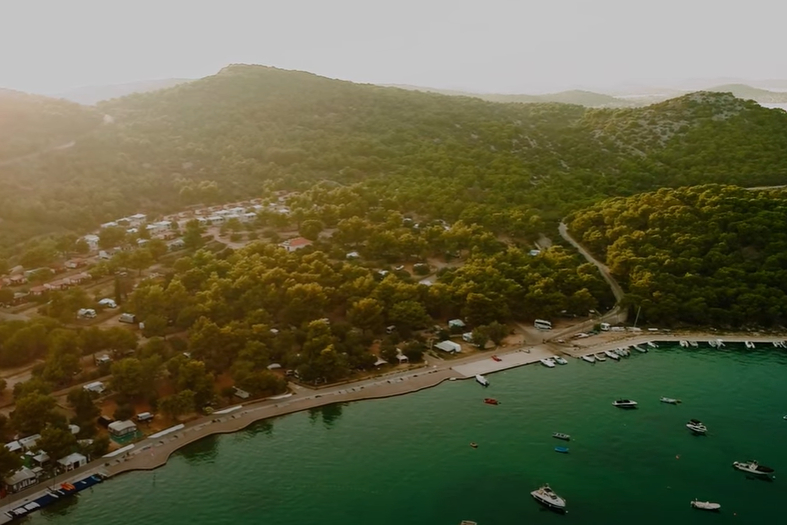 Ukrao mu elektronsku opremu s broda u Jezerima