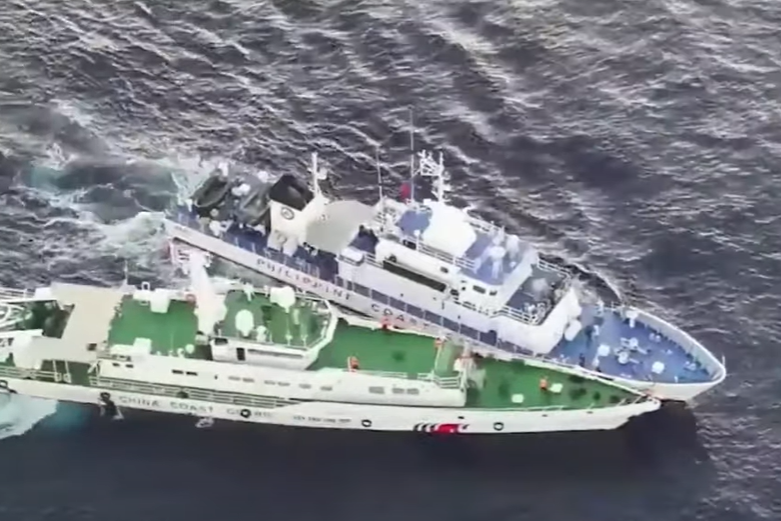 VIDEO Kinesko - filipinski okršaj! Brodovi dviju obalnih straža sudarili se u Južnom kineskom moru! Ozlijeđena četiri Filipinca!