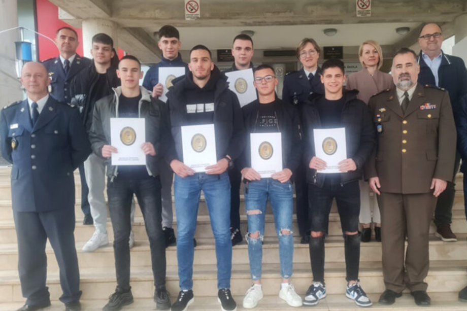 Ministarstvo obrane stipendira deset zadarskih zrakoplovnih tehničara