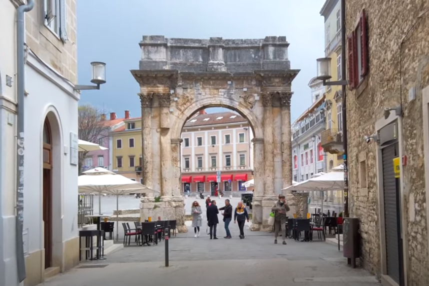 Tradicionalna pulska megafritaja od 1500 jaja!