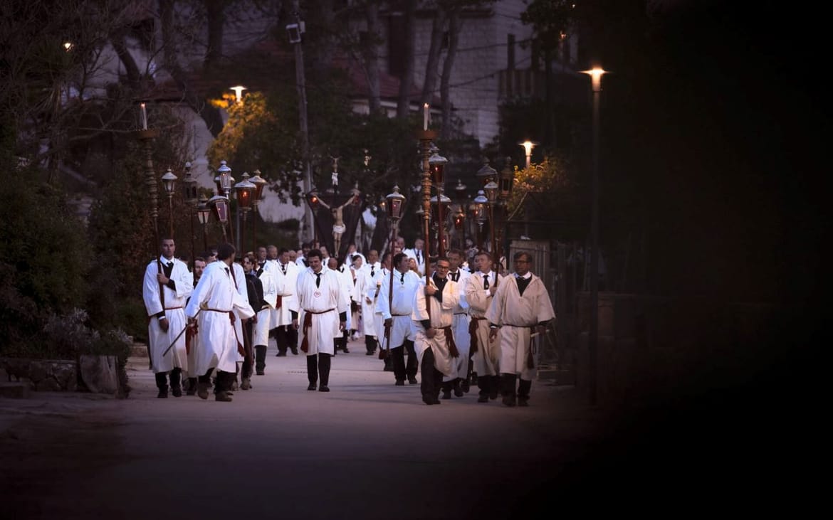 Vozači s otoka Hvara, pripazite noćas na hodočasnike!