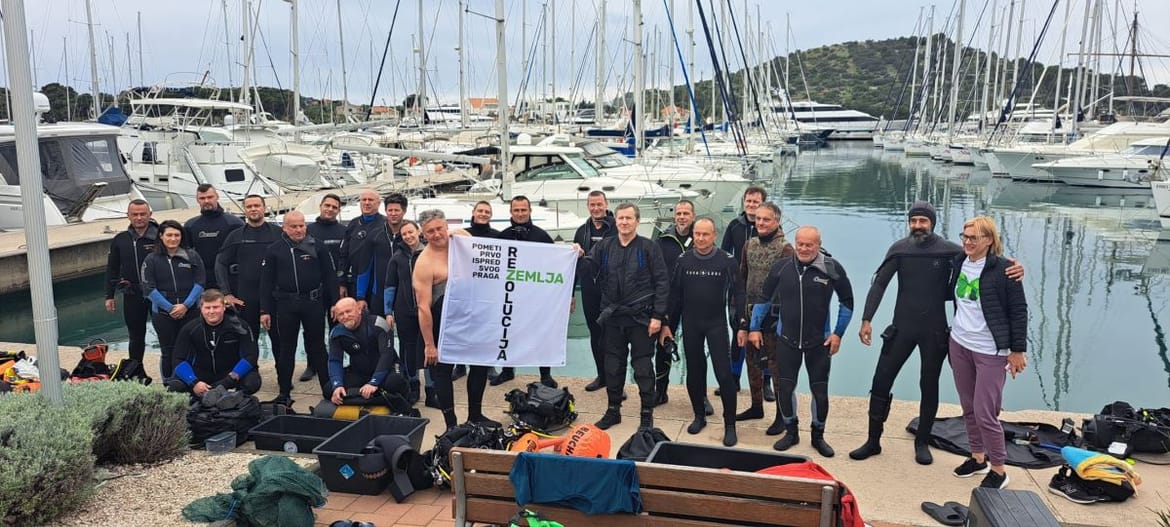Tridesetak ronioca čistilo podmorje na području Marine Betina