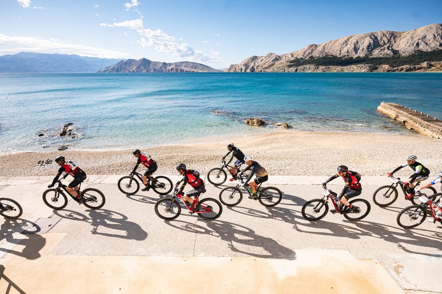 U prvoj etapi utrke 4 Islands MTB stage race, u  tri različite kategorije hrvatski timovi zauzeli su prva mjesta