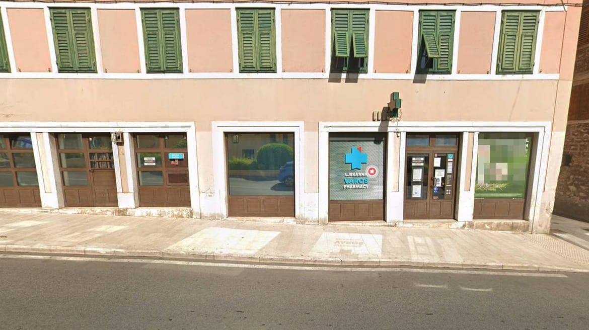 Razbojnik uz prijetnju nožem opljačkao ljekarnu u centru Šibenika!