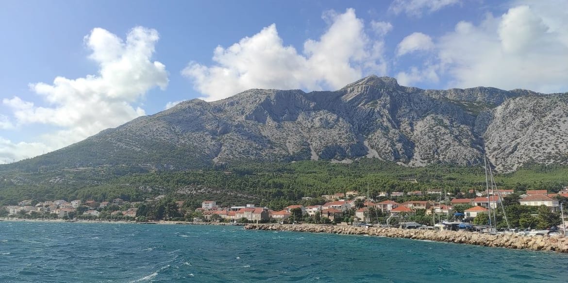 Sunčano uz još ponešto bure, u okretanju na maestral