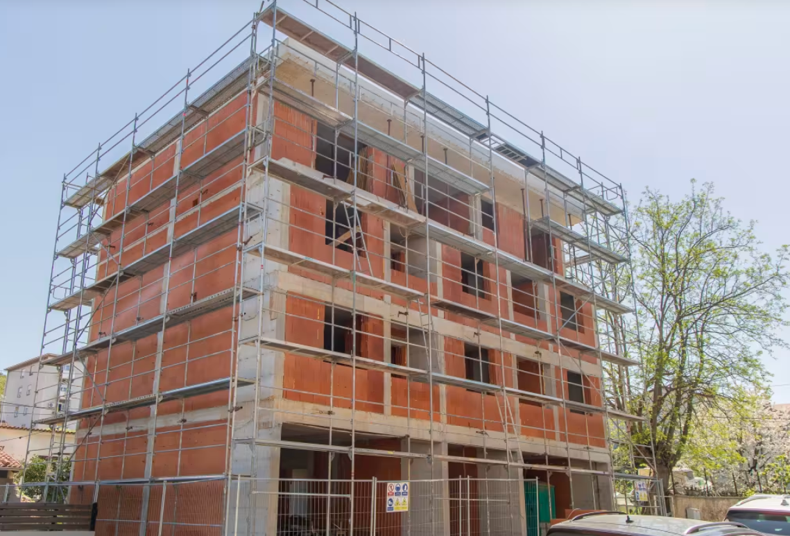 Tajnoviti investitor bespravno gradi poslovnu zgradu u Puli