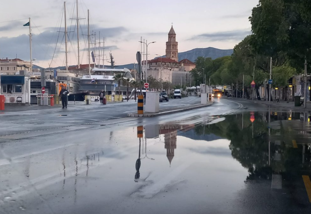 NAKON NEVREMENA Poplavljen je dio splitske trajektne luke