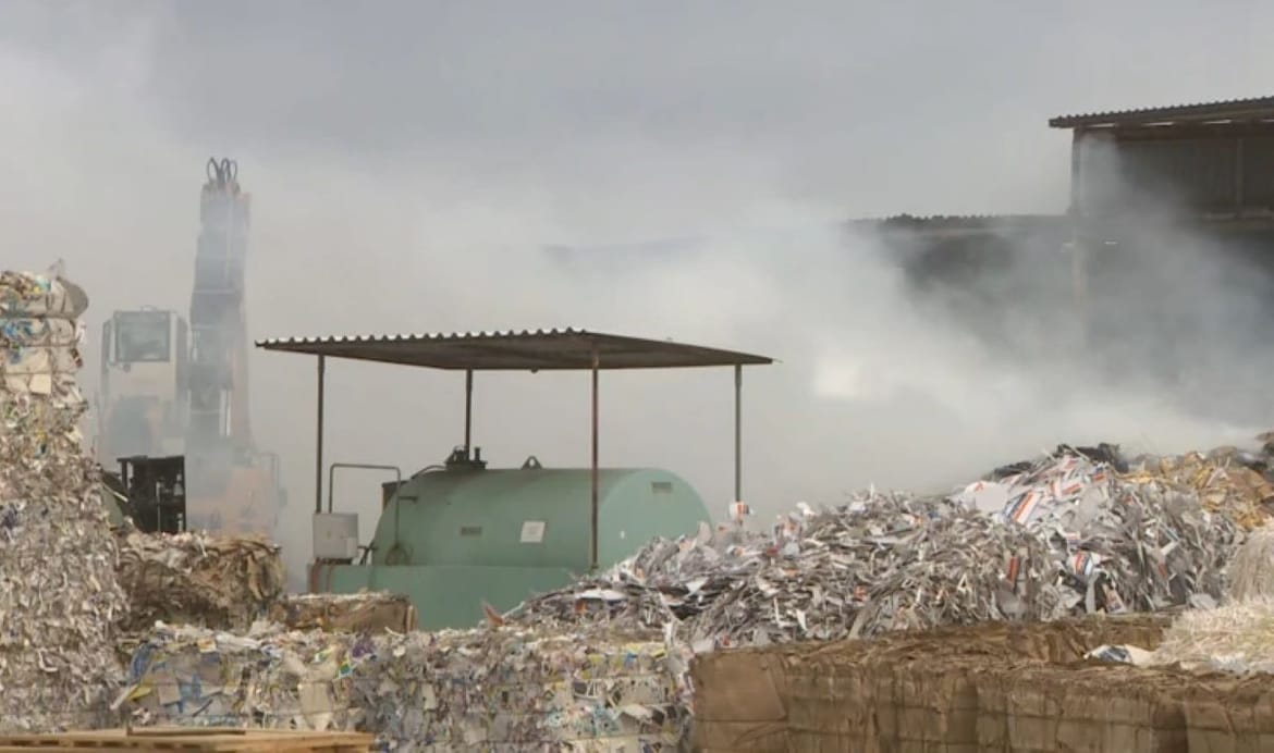 Gori odlagalište kartona i papira u Puli, u Fažani djeca evakuirana iz škole