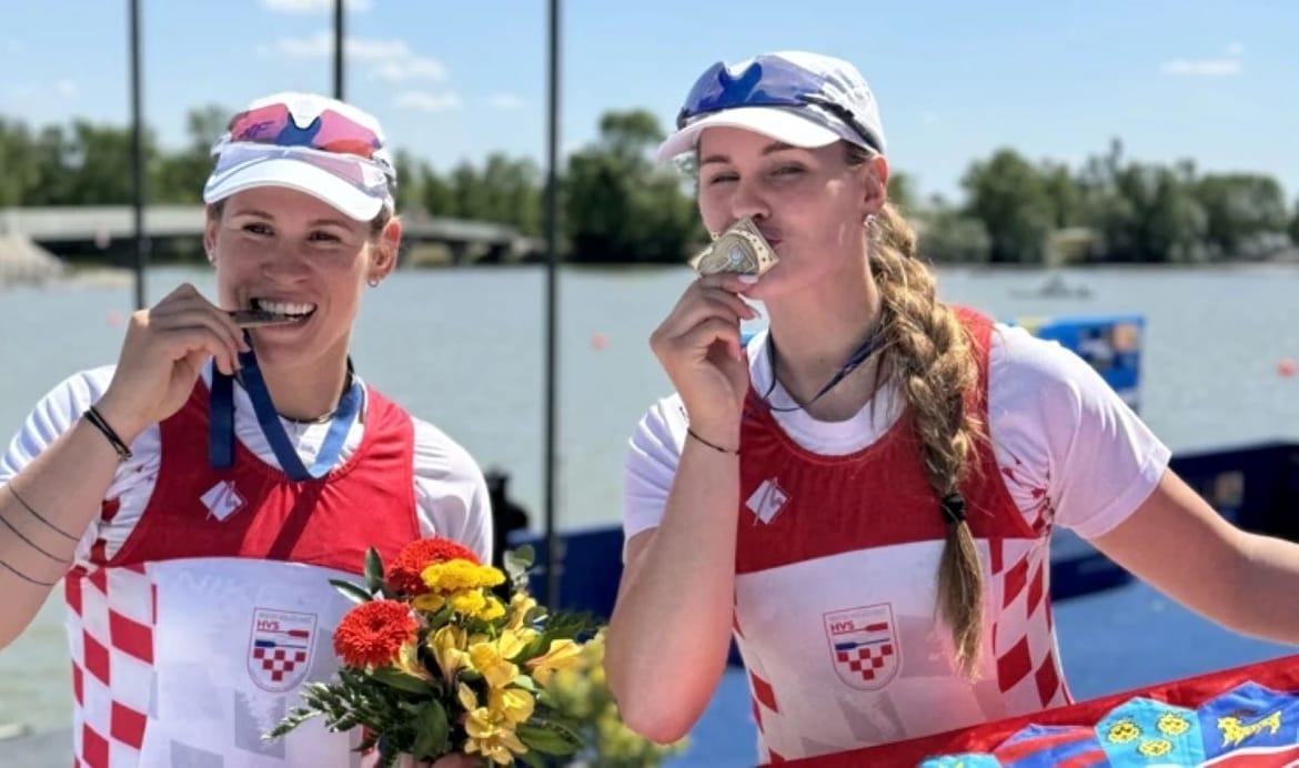 Sestre Jurković odnijele brončanu medalju u ženskom dvojcu bez kormilara