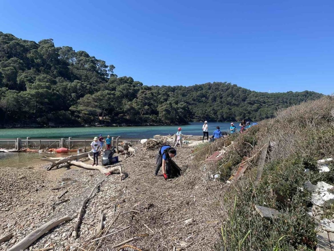 U sklopu humanitarne akcije "Palčić gore" održana eko akcija čišćenja obale