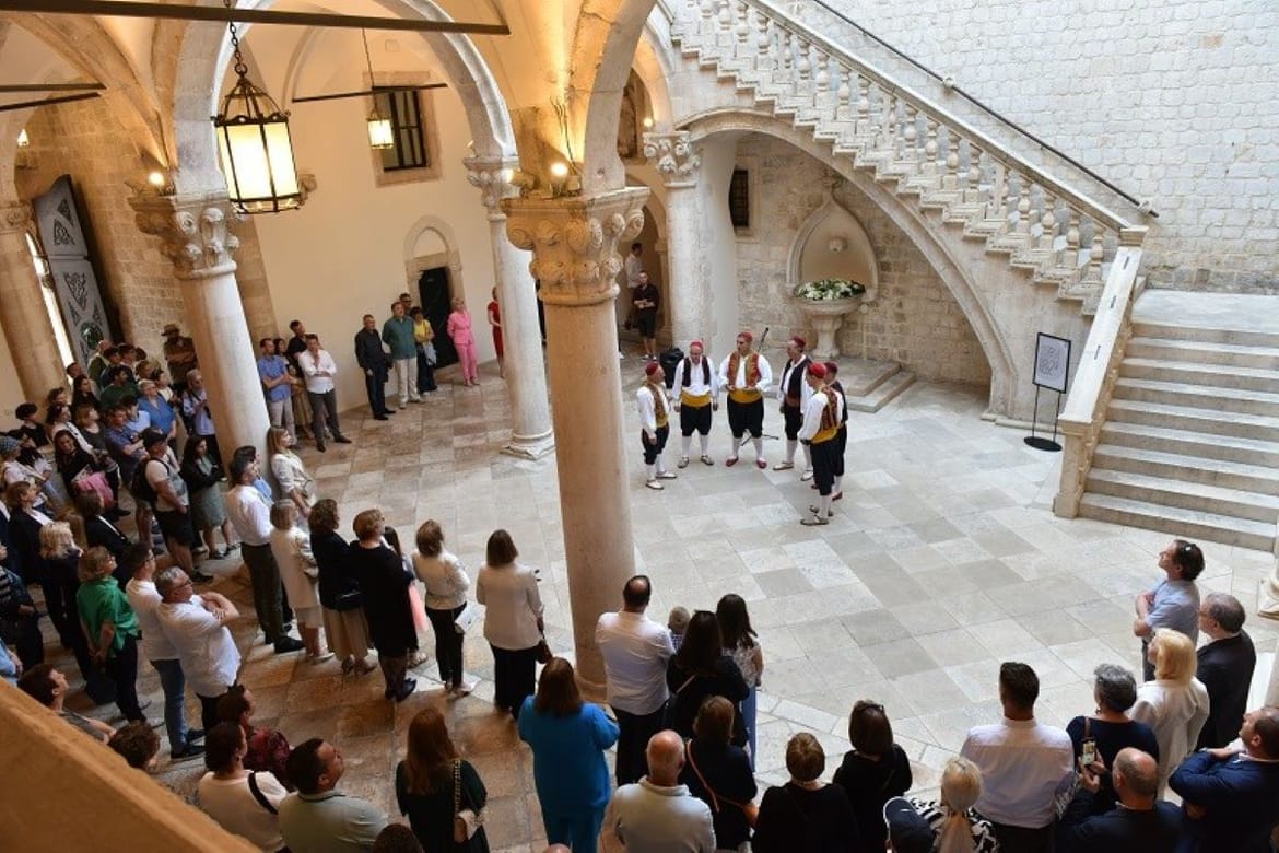 Izložba Dubrovnik i UNESCO - Umijeće sokolarenja, čipkarstva, suhozidne gradnje, klapske pjesme i Feste sv. Vlaha