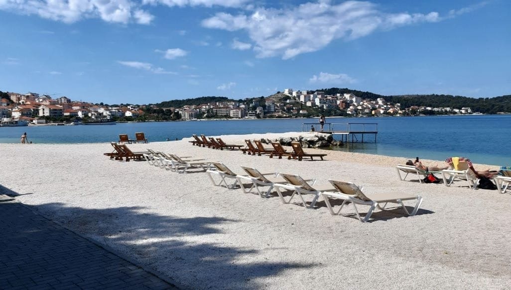 Krenula sezona, počela i okupacija ležaljkama