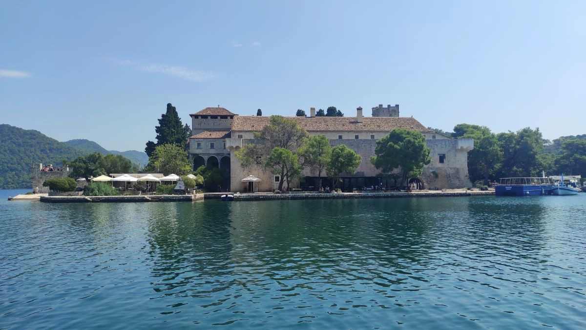 Novi raspored plovidbe za otočić Sv. Marija u Nacionalnom parku Mljet