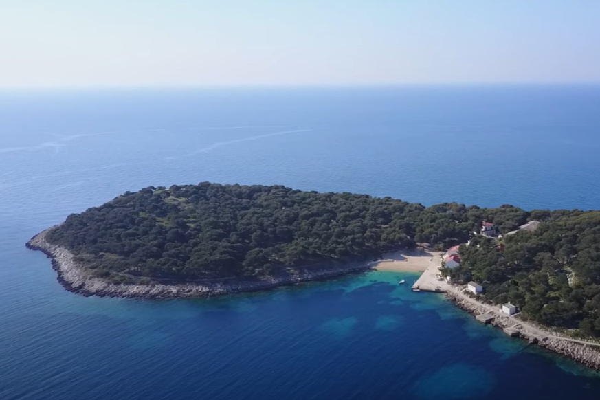 DO KAD OVAKO Na Smokvici Veloj uništena je riva i pristanište, razvaljena i opljačkana državna imovina!