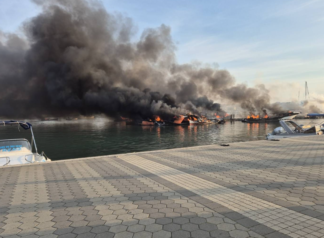 Ispovijest vlasnice plovila nakon požara u Medulinu: "Našeg broda više nema!"