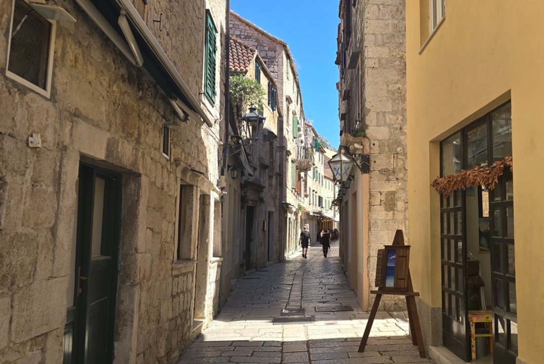 Vridne omiške ruke - gusarske gastro delicije za prste polizati!