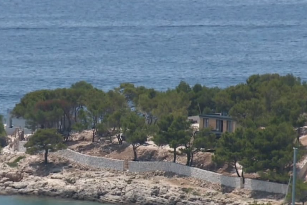 AFERA ILEGALAN KAMP Drama oko nesuđenih kuća na Murteru koje su završile u lokalnom skladištu!