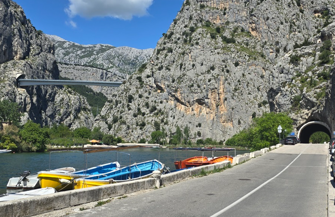 Otvoren most u Omišu. Ministar Butković: "Pomoći ćemo u financiranju okolnih cesta!"
