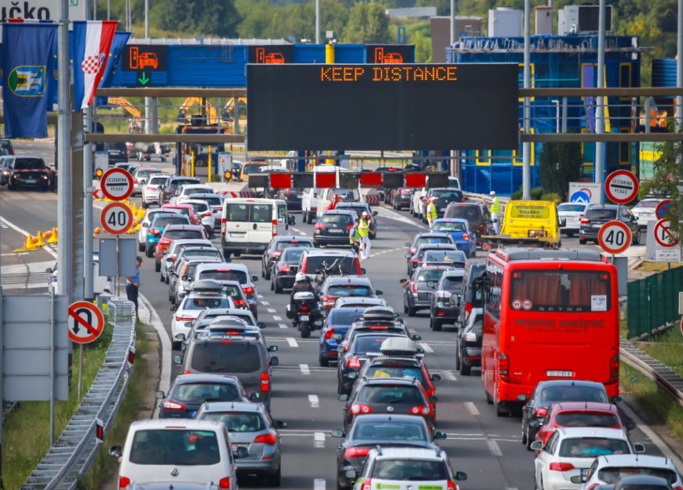 Na autocesti prema moru kolona zbog sudara