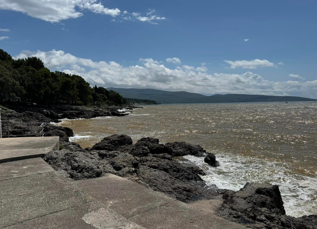 VIDEO Turist razočaran vremenom na Krku : "I guess no swimming today!"