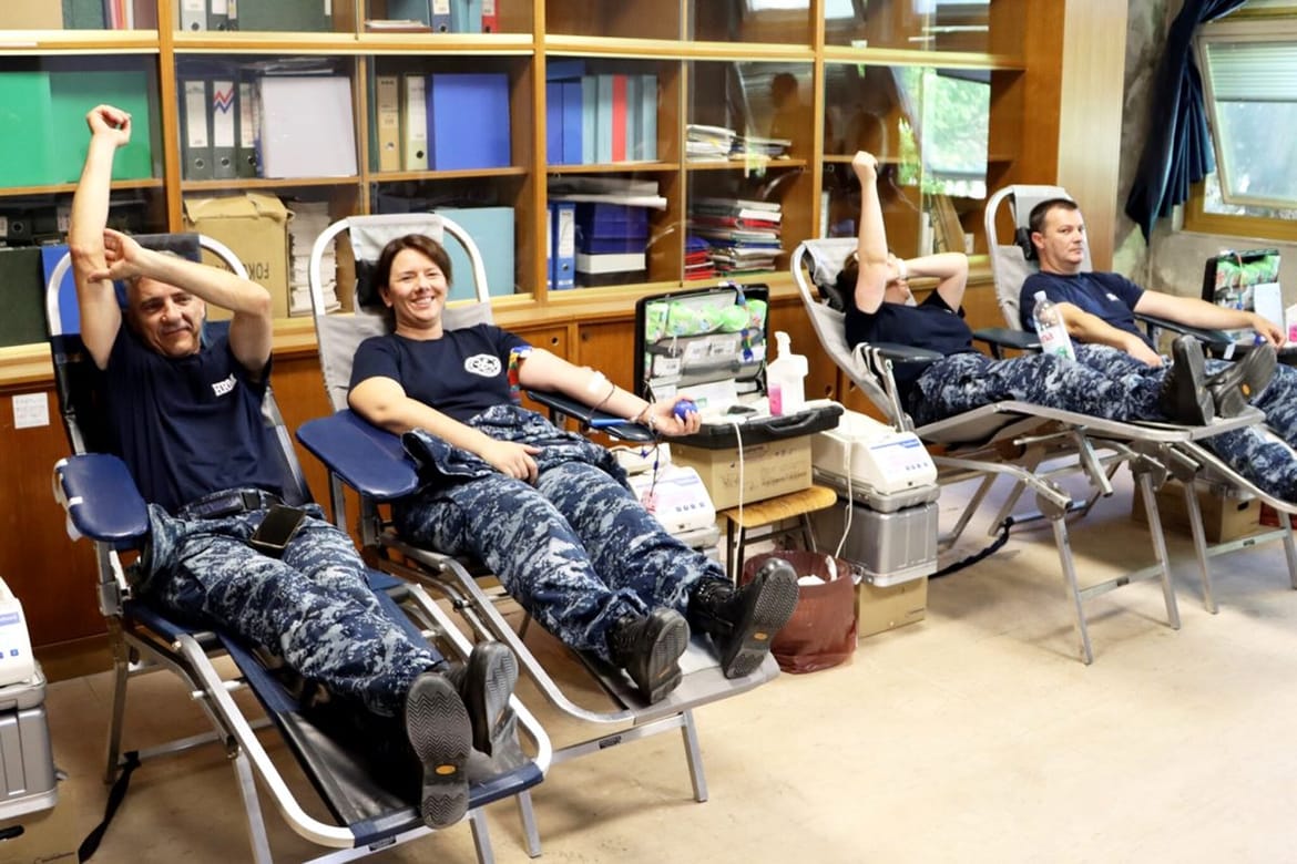 Pripadnici Hrvatske ratne mornarice u akciji darivanja krvi