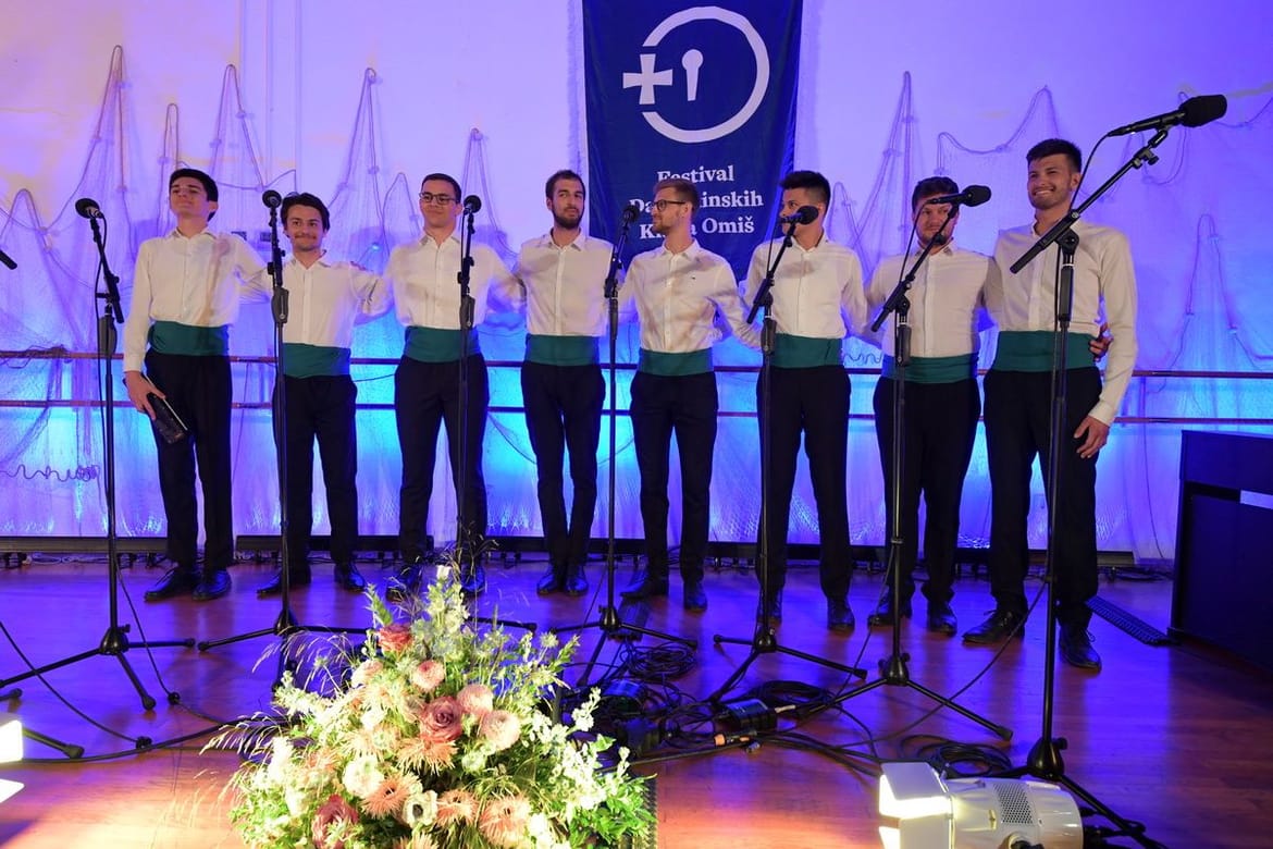 U Bolu na Braču 24. večer klapa debitanata omiškog Festivala
