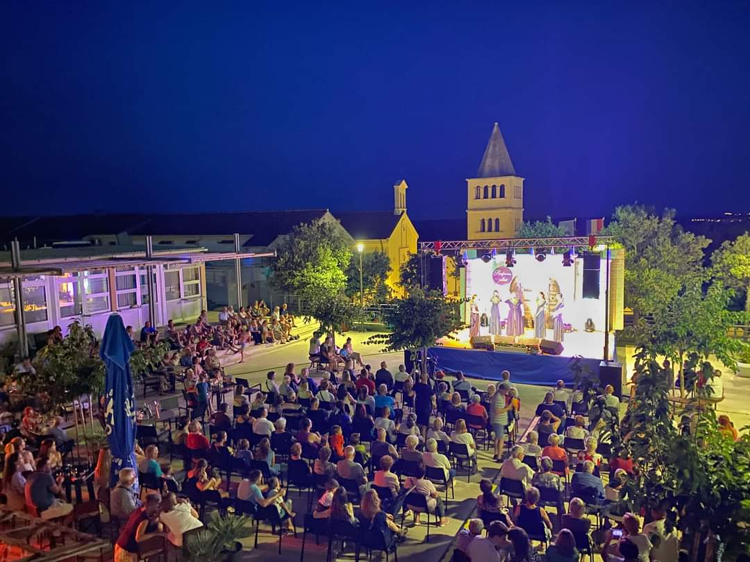 POVLJANA U PISMI Održan 21. susret klapa na otoku Pagu