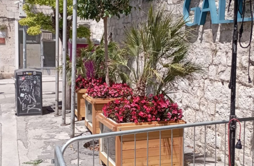 PUTUJUĆI PITARI Zanimljiva ideja za uljepšavanje Splita