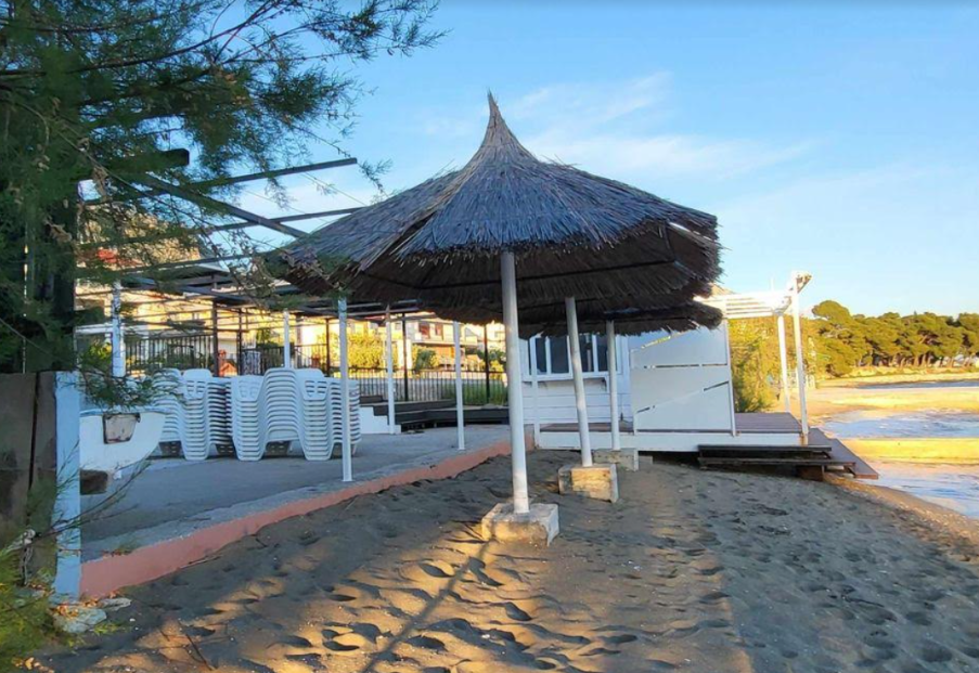 OKUPIRAO OBALU "Poduzetnik" na plaži Duće ilegalno postavio štekat - Morski je reagirao i pomorsko dobro će biti oslobođeno!