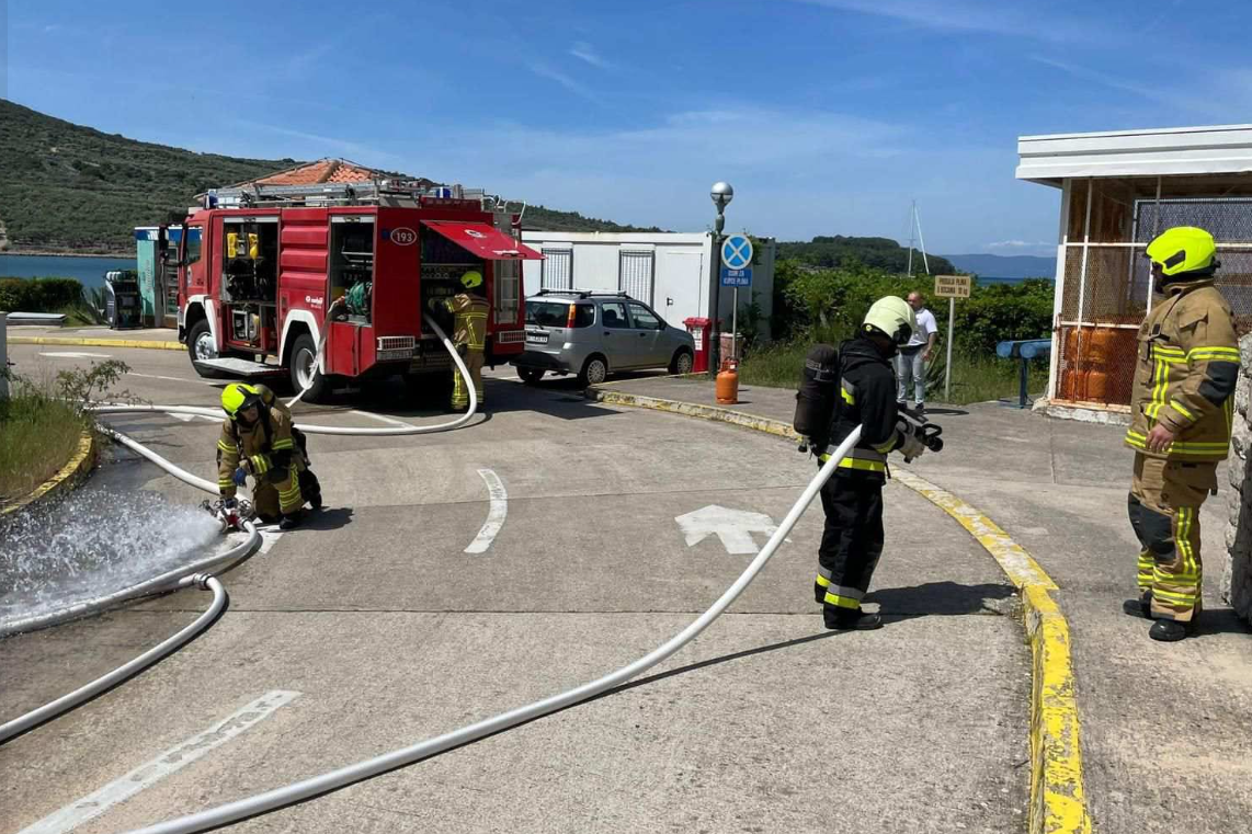 Požar koji je buknuo na reciklažnom dvorištu na Cresu pod potpunim je nadzorom