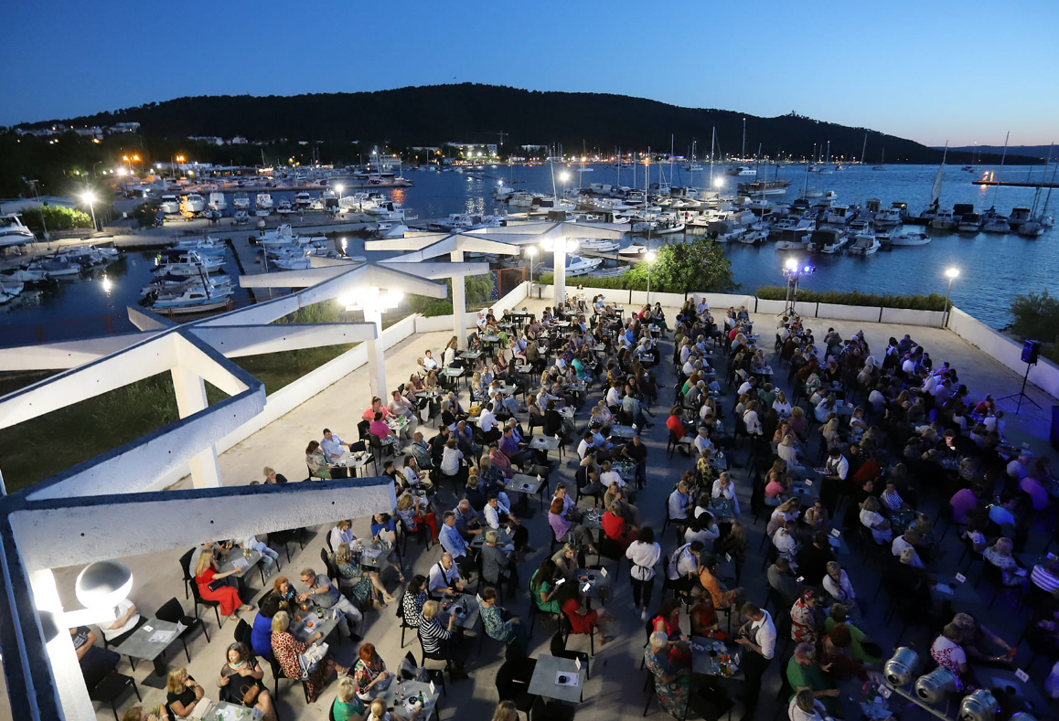 LJETNA UŽIVANCIJA Otvoren je splitski Teatar uz more!
