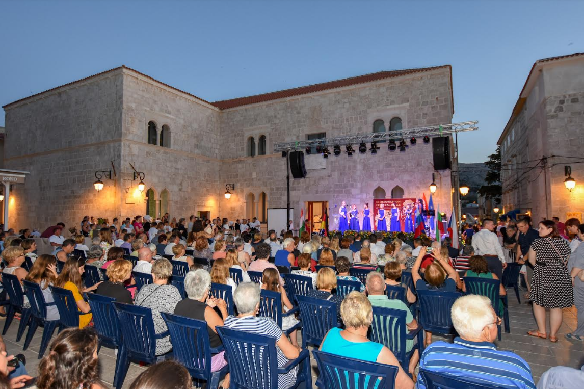 Međunarodni festival čipke na Pagu