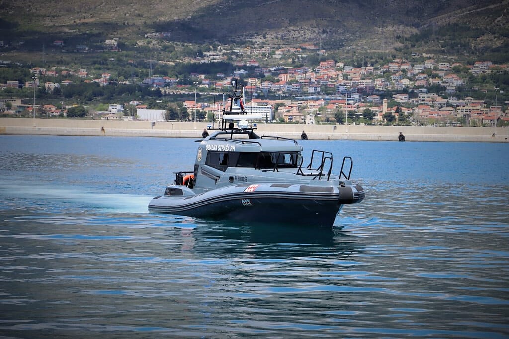 Od sinoć traje potraga za nestalim kupačem kod Paga