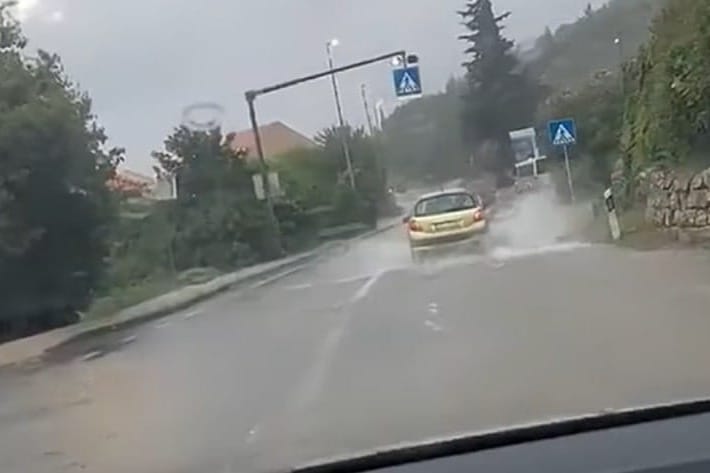 NEVRIJEME KOD DUBROVNIKA Prevrnuti brodovi, oštećene kuće i porušena stabla