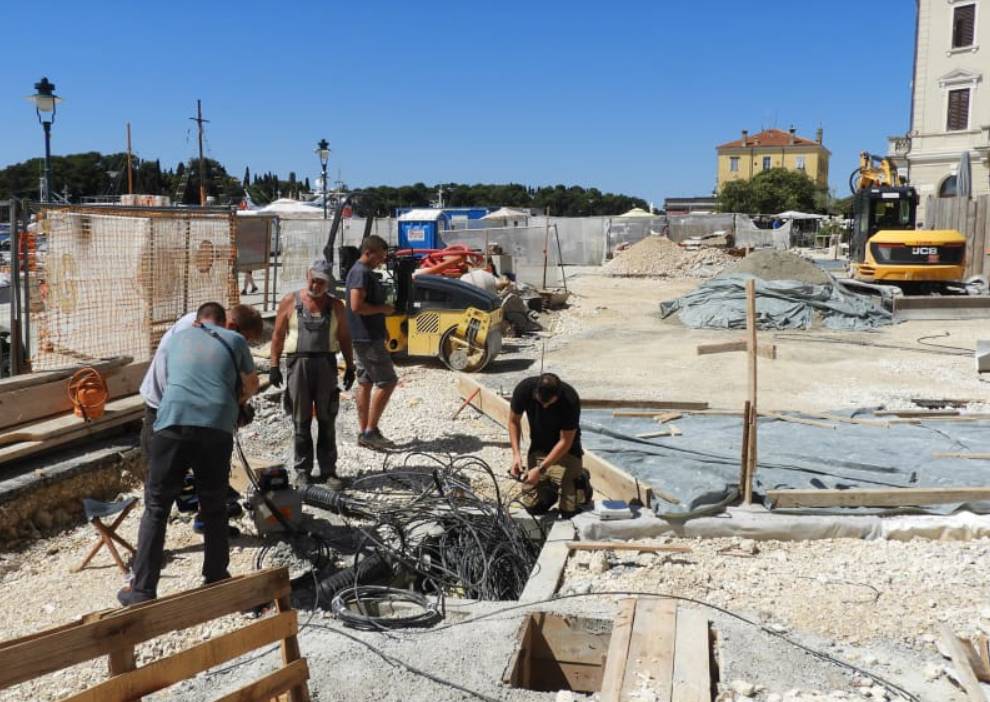 SEZONA BAGERA Radovi u centru Rovinja još uvijek traju!