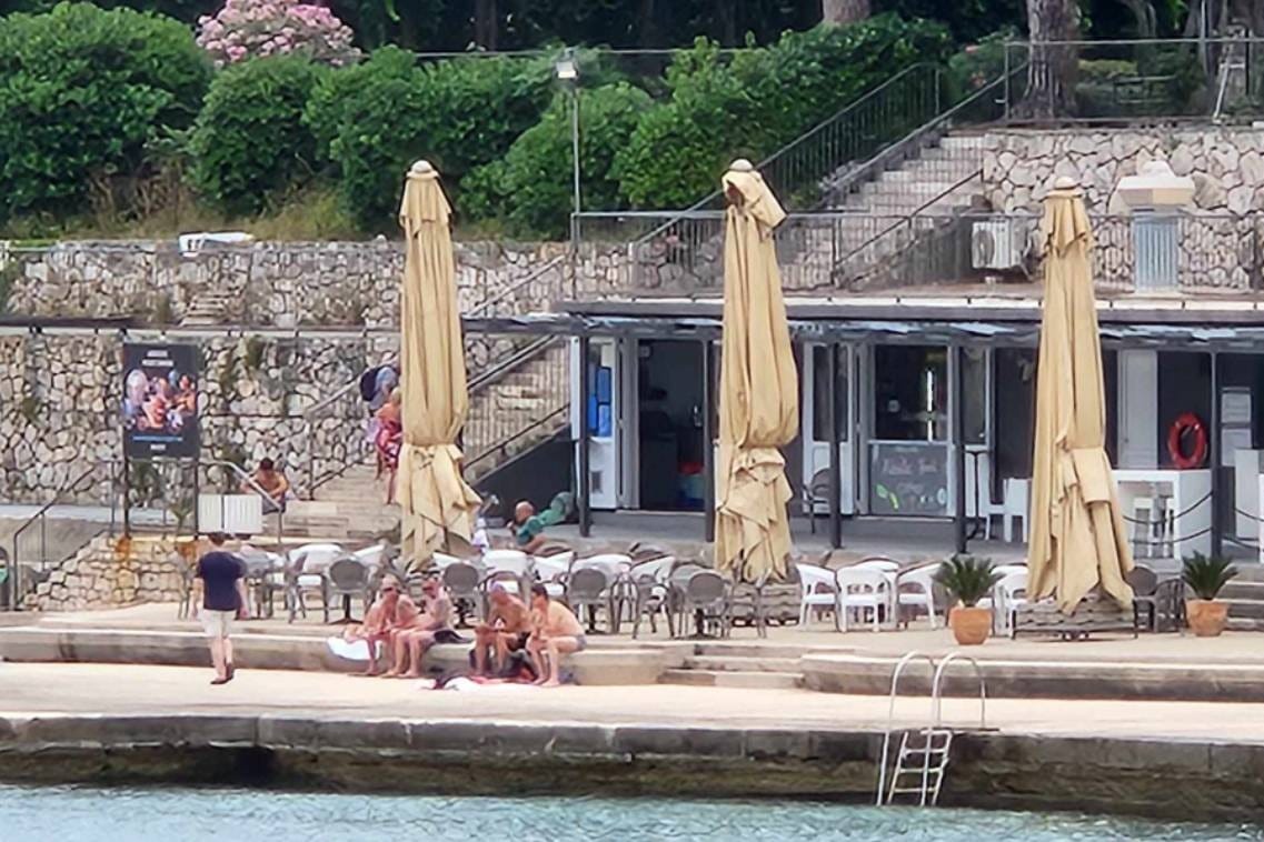 EVO ŠTO (NE) KAŽU Dobili smo reakciju Grada Dubrovnika na optužbe o totalnom bezakonju na njihovim plažama!