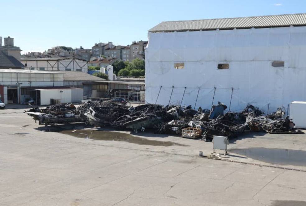 Čestice s izgorjelih brodica u Medulinu opasne po zdravlje - Lučkoj upravi cerada preskupa!?