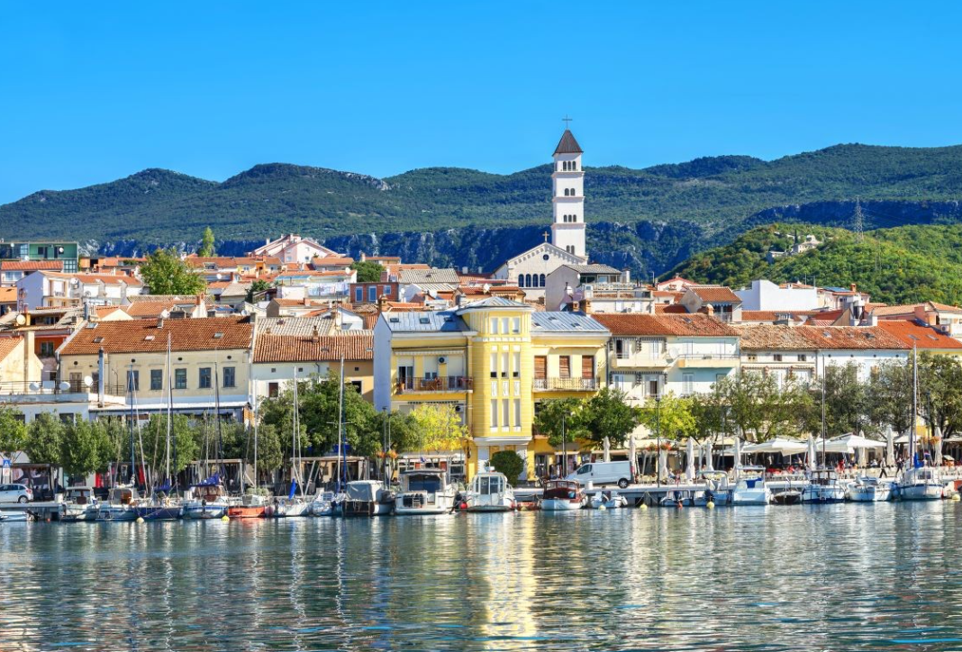 Znate li koliko turista svakodnevno zatraži pomoć hrvatskih liječnika u Crikvenici?