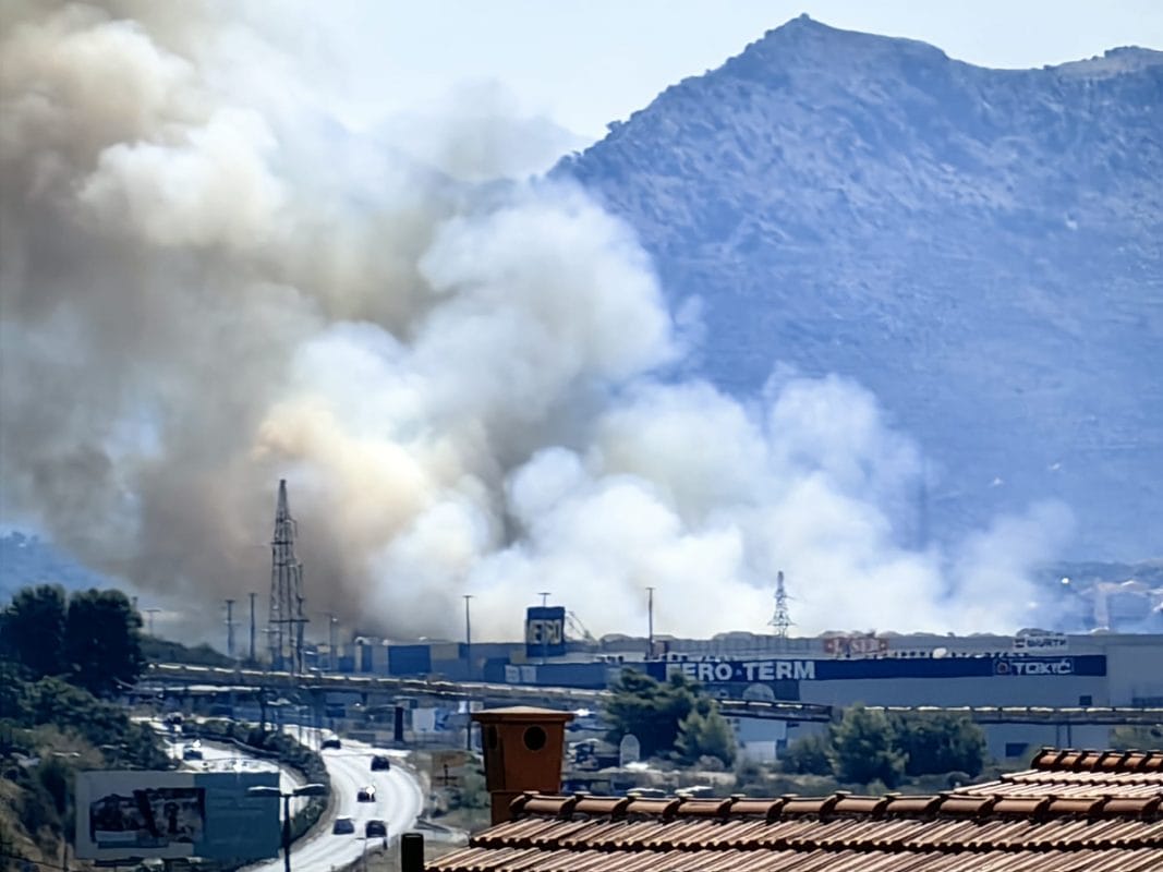 Veliki požar u Kaštel Sućurcu, gori u blizini benzinske postaje!