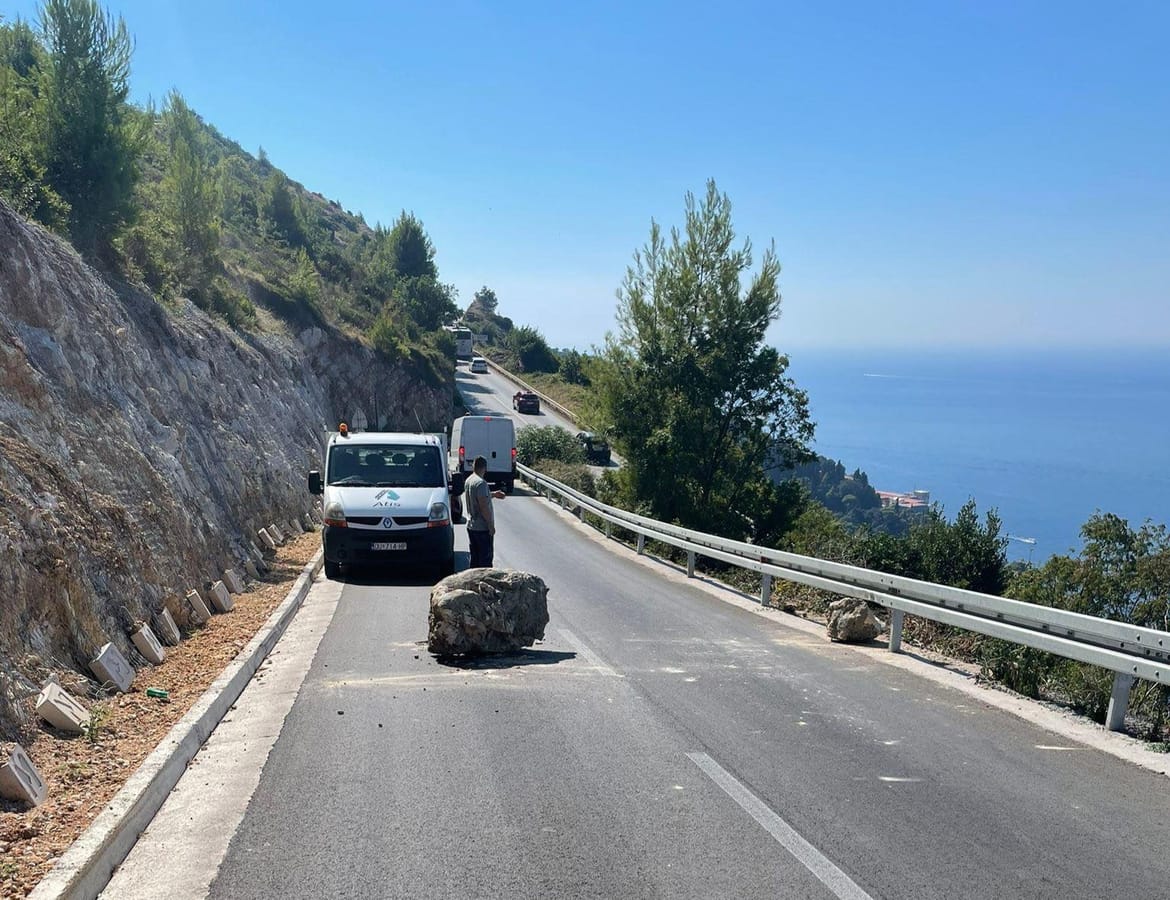 Na cestu kod Dubrovnika pala golema stijena!
