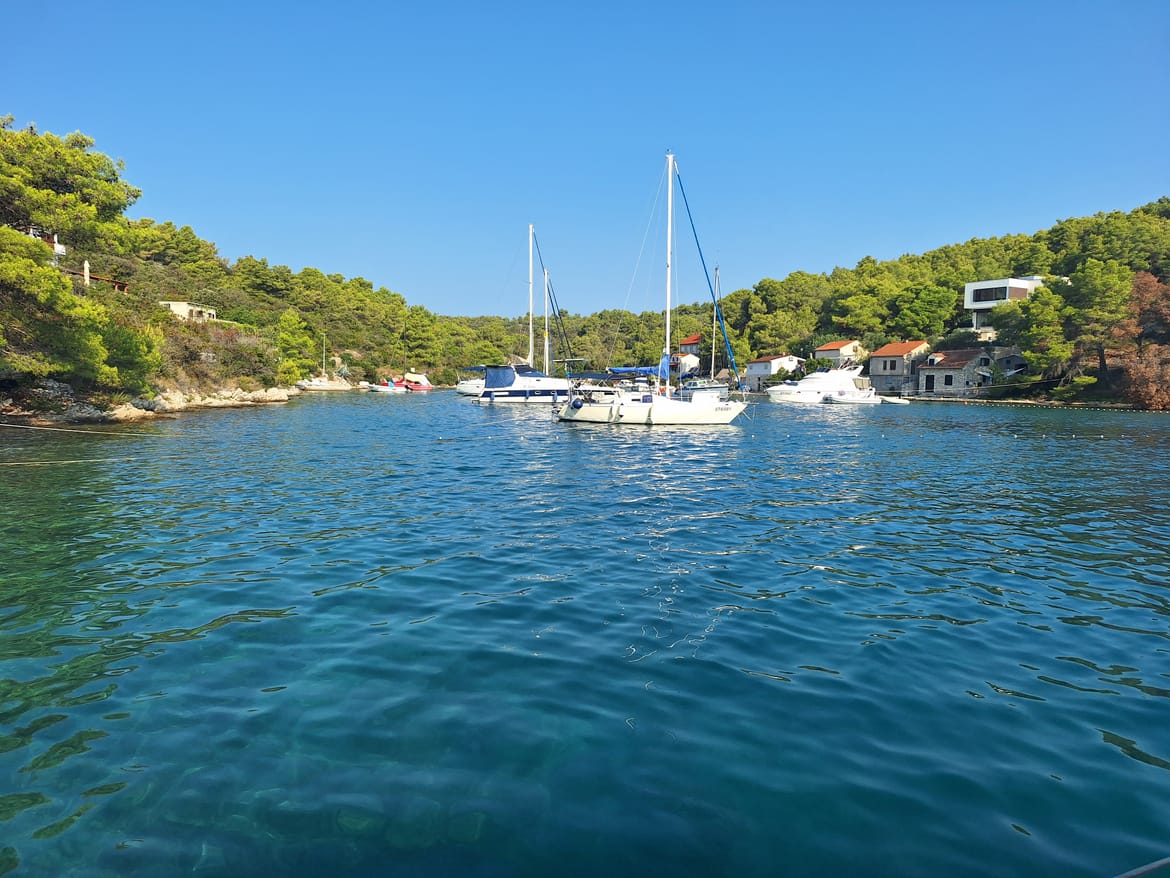 KRIMINALNI TREND Ograđivanje i svojatanje uvala nastavlja se i u Nečujmu na Šolti!