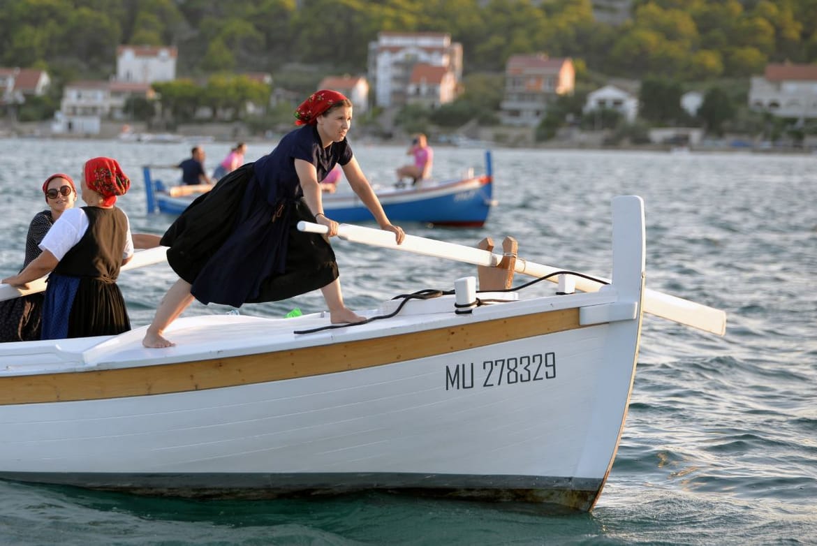 FOTO Održana najveća betinska fešta - Dan brganje i atraktivna ženska veslačka regata 'Dlan i Veslo'